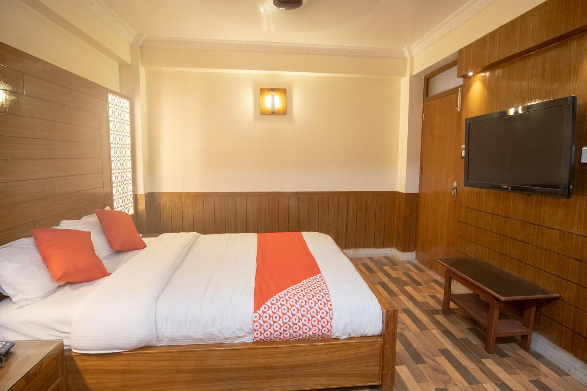 Oyo 304 Hotel Manama Balaju Luaran gambar