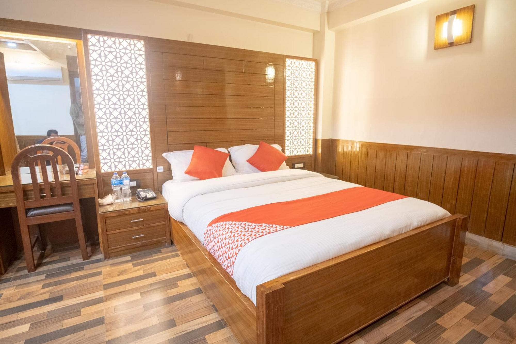 Oyo 304 Hotel Manama Balaju Luaran gambar
