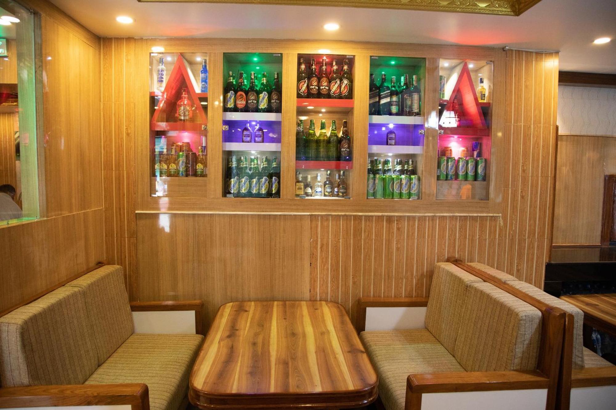 Oyo 304 Hotel Manama Balaju Luaran gambar