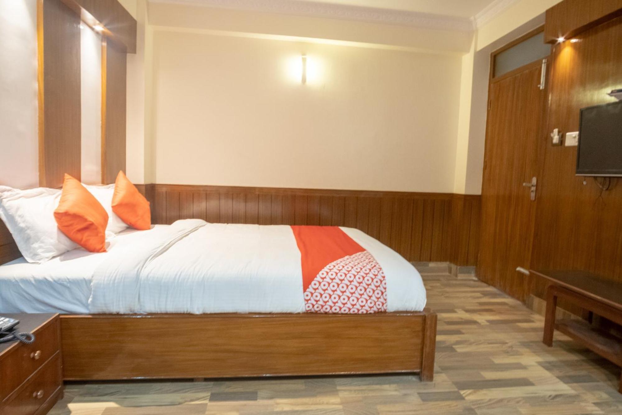 Oyo 304 Hotel Manama Balaju Luaran gambar
