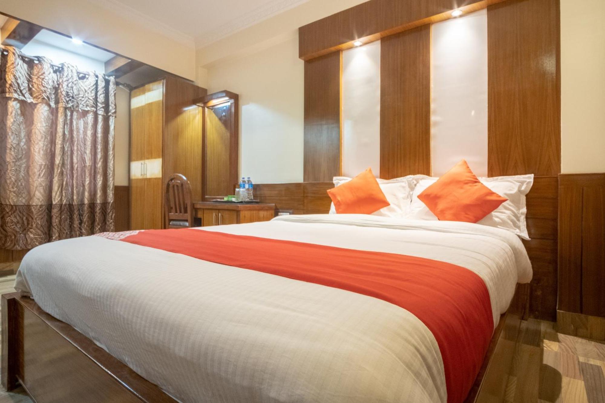 Oyo 304 Hotel Manama Balaju Luaran gambar
