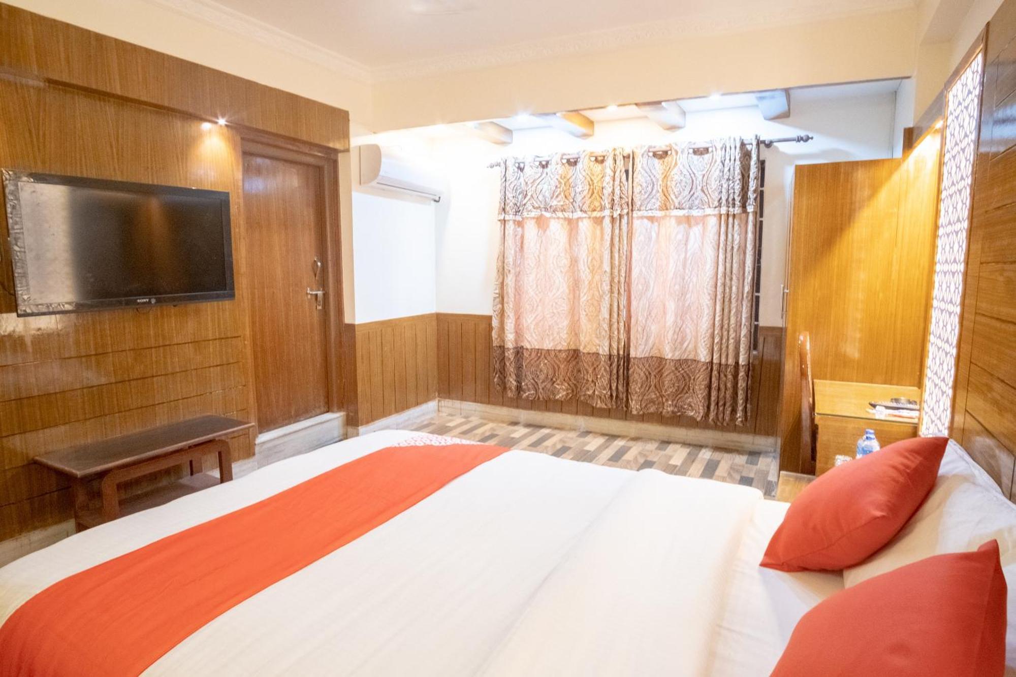 Oyo 304 Hotel Manama Balaju Luaran gambar