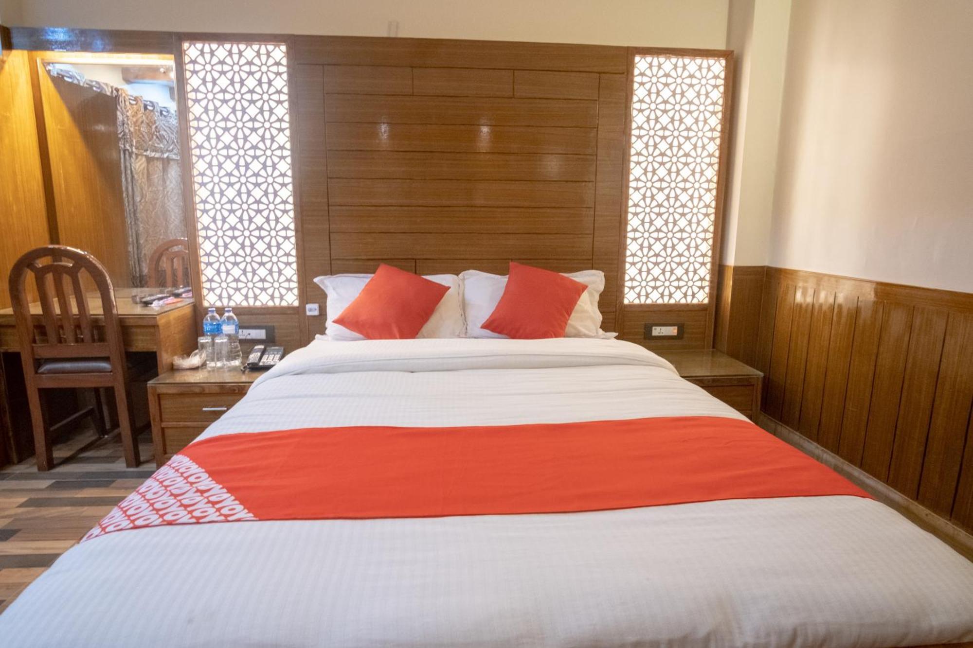 Oyo 304 Hotel Manama Balaju Luaran gambar